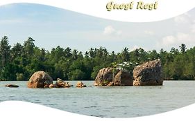 Lake Lane Guest Rest